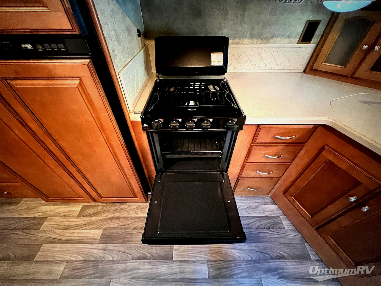 2012 Winnebago Sightseer 33C Photo 13