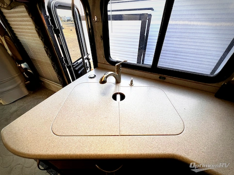 2005 Fleetwood Pace Arrow 36D RV Photo 4