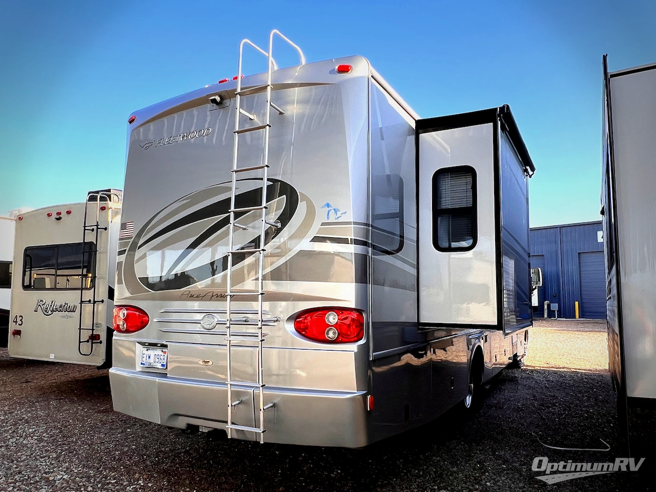 2005 Fleetwood Pace Arrow 36D Photo 2