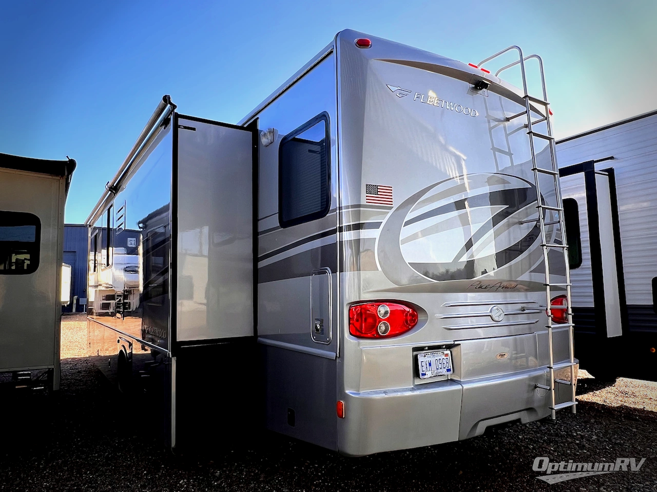 2005 Fleetwood Pace Arrow 36D Photo 3