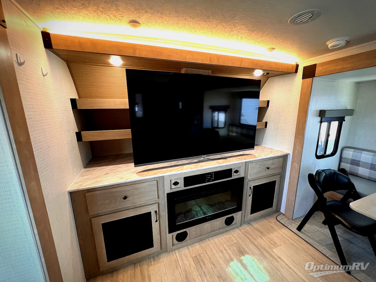 2025 Palomino SolAire 3300FLBS Photo 7