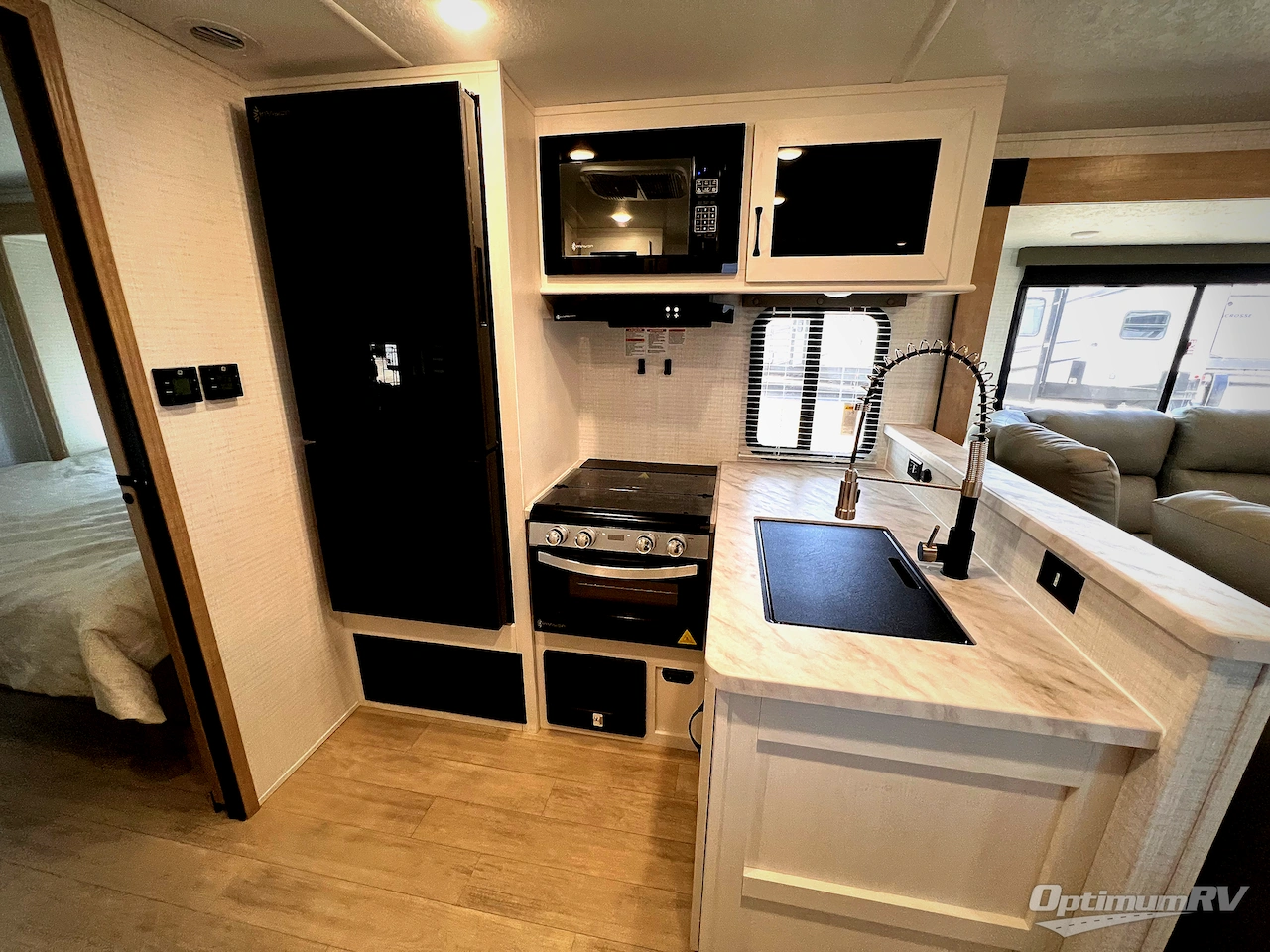 2025 Palomino SolAire 3300FLBS Photo 8