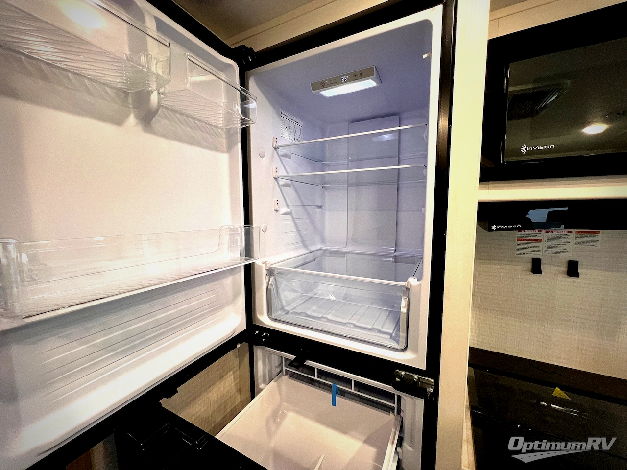 2025 Palomino SolAire 3300FLBS Photo 9