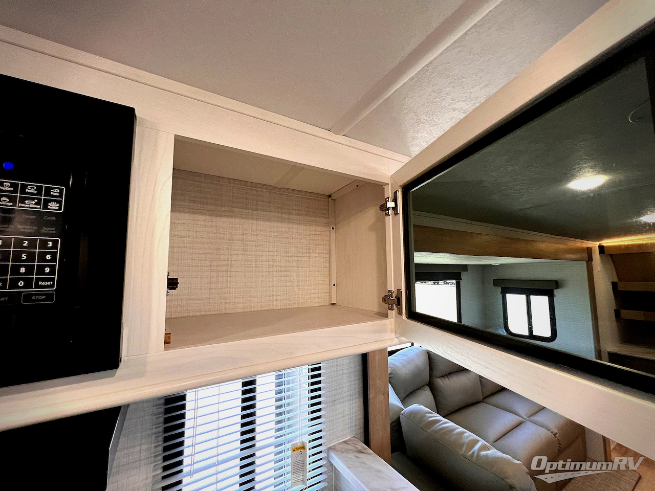 2025 Palomino SolAire 3300FLBS Photo 13
