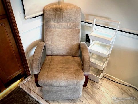 2017 Winnebago Forza 34T RV Photo 2