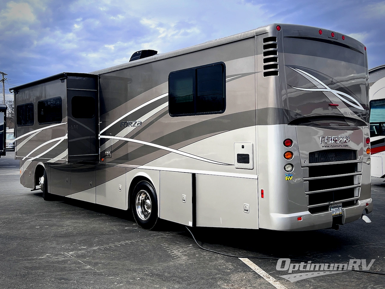 2017 Winnebago Forza 34T Photo 3