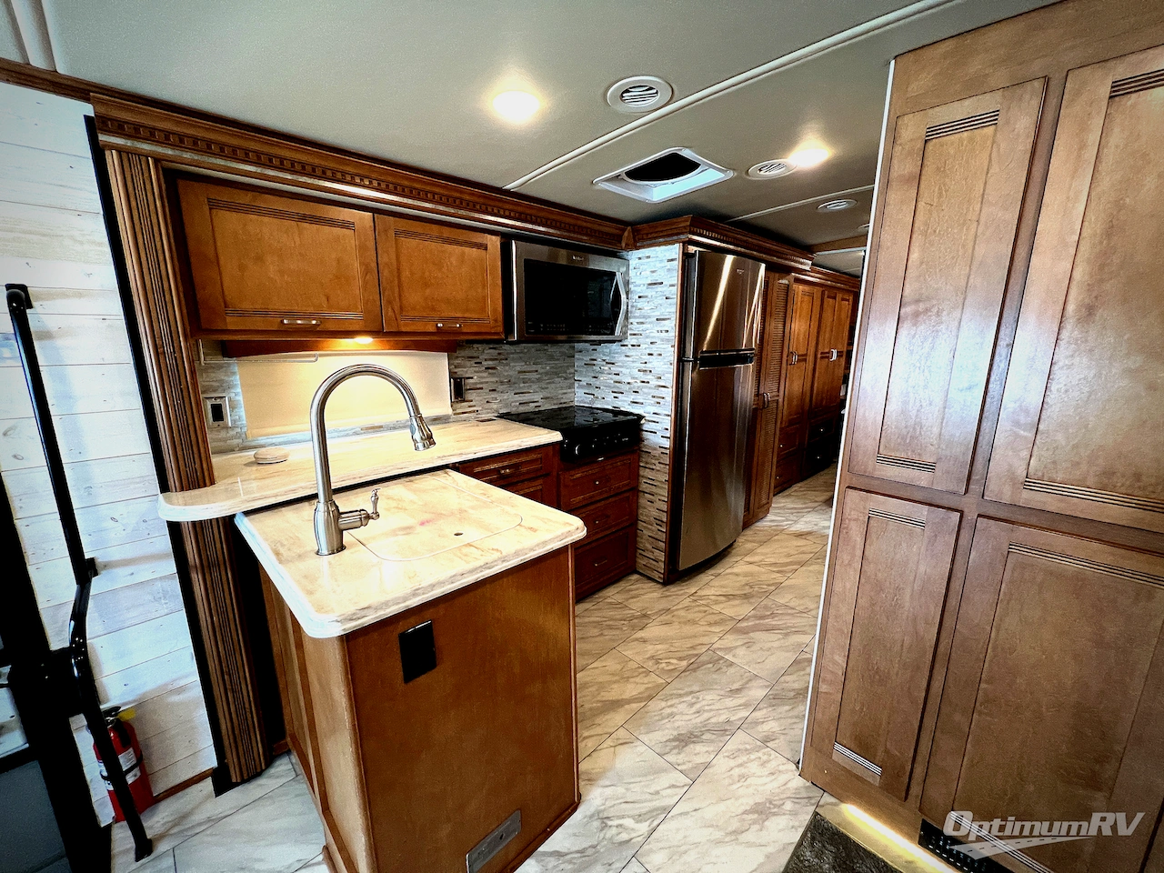 2017 Winnebago Forza 34T Photo 11
