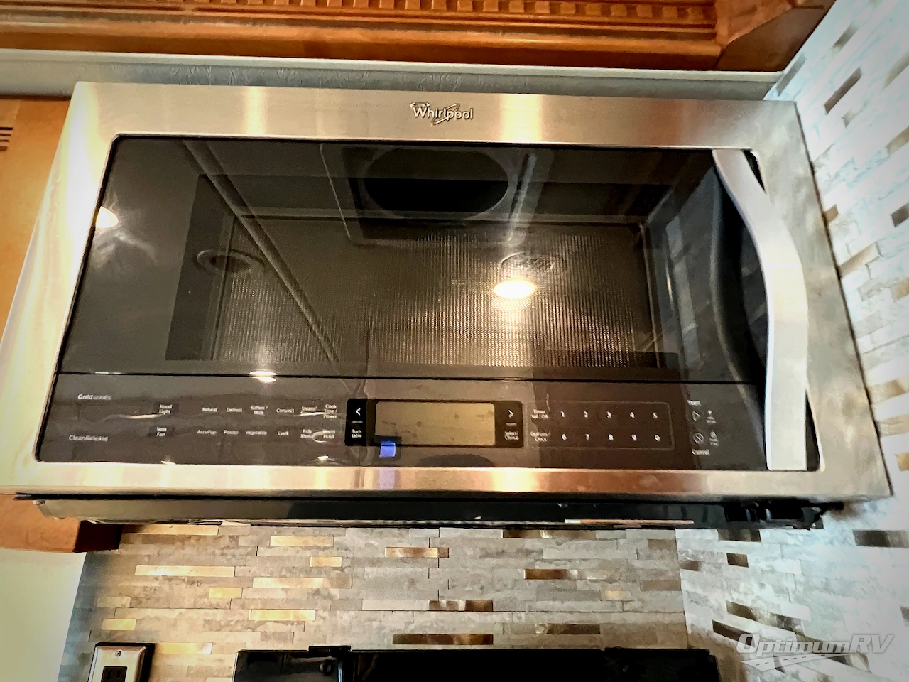 2017 Winnebago Forza 34T Photo 14