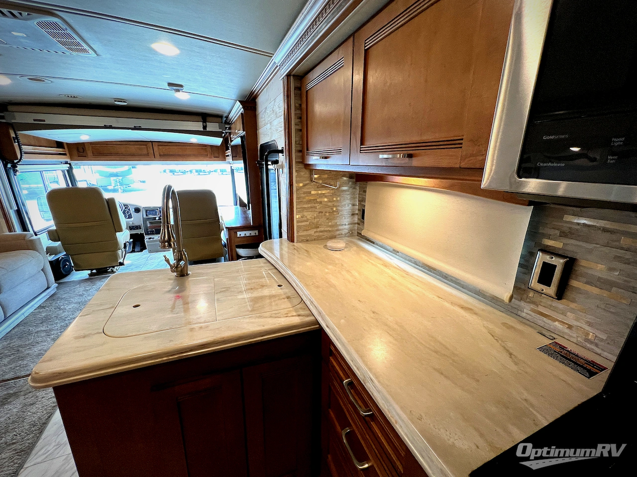 2017 Winnebago Forza 34T Photo 15