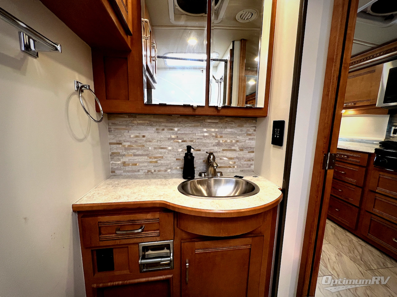 2017 Winnebago Forza 34T Photo 21