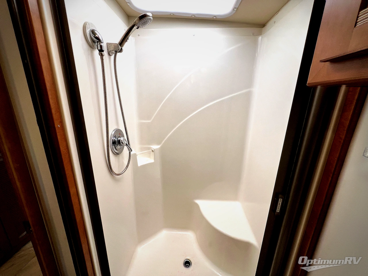 2017 Winnebago Forza 34T Photo 24