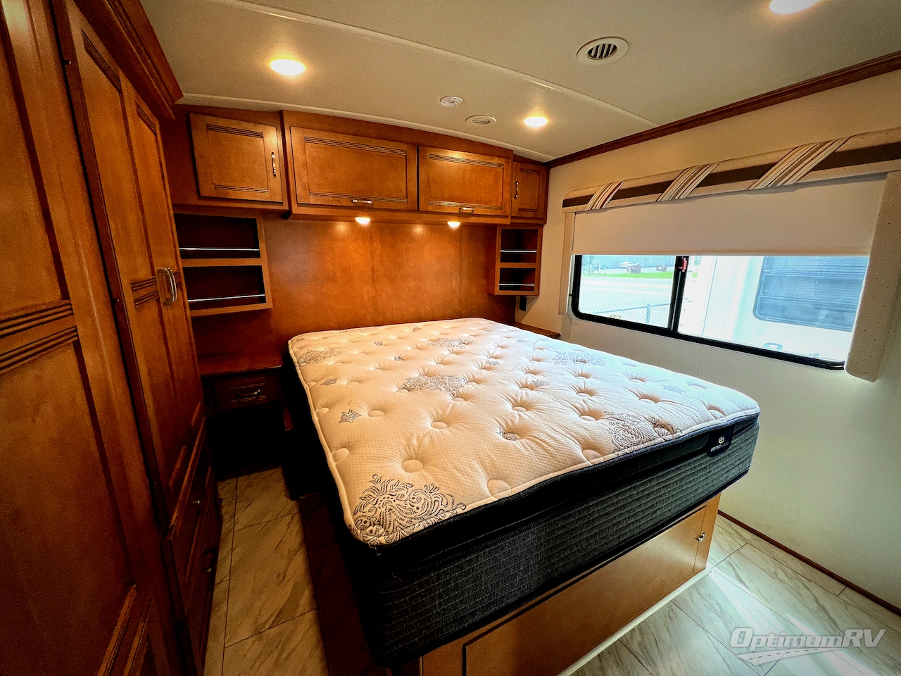 2017 Winnebago Forza 34T Photo 26