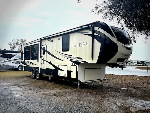 Used 2019 Keystone alpine 3650RL Featured Photo