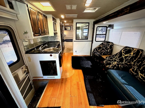 2002 Fleetwood Southwind 32v RV Photo 2