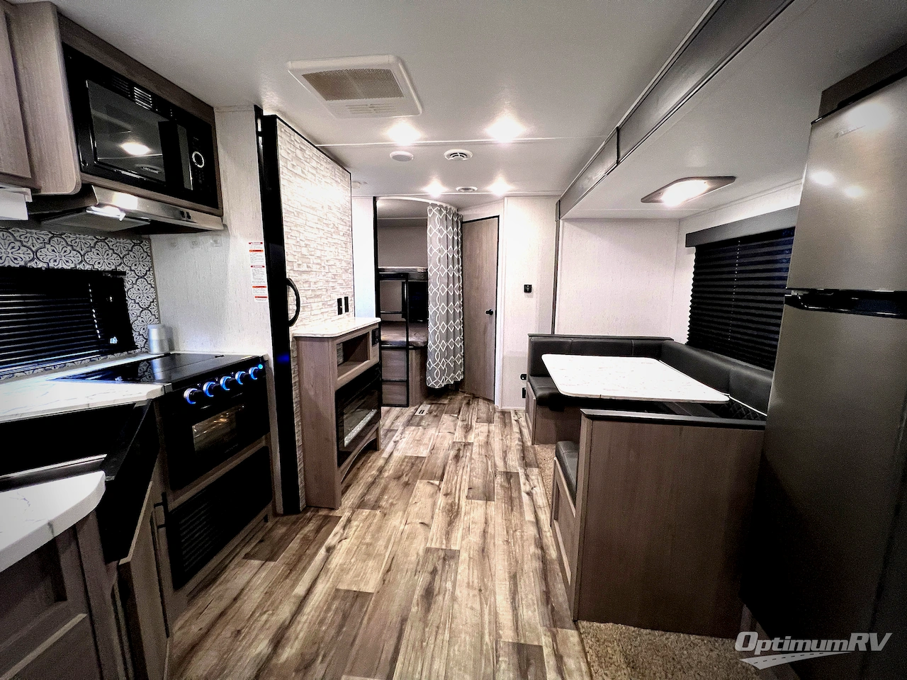 2022 Dutchmen Coleman Lantern Series 242BH Photo 4