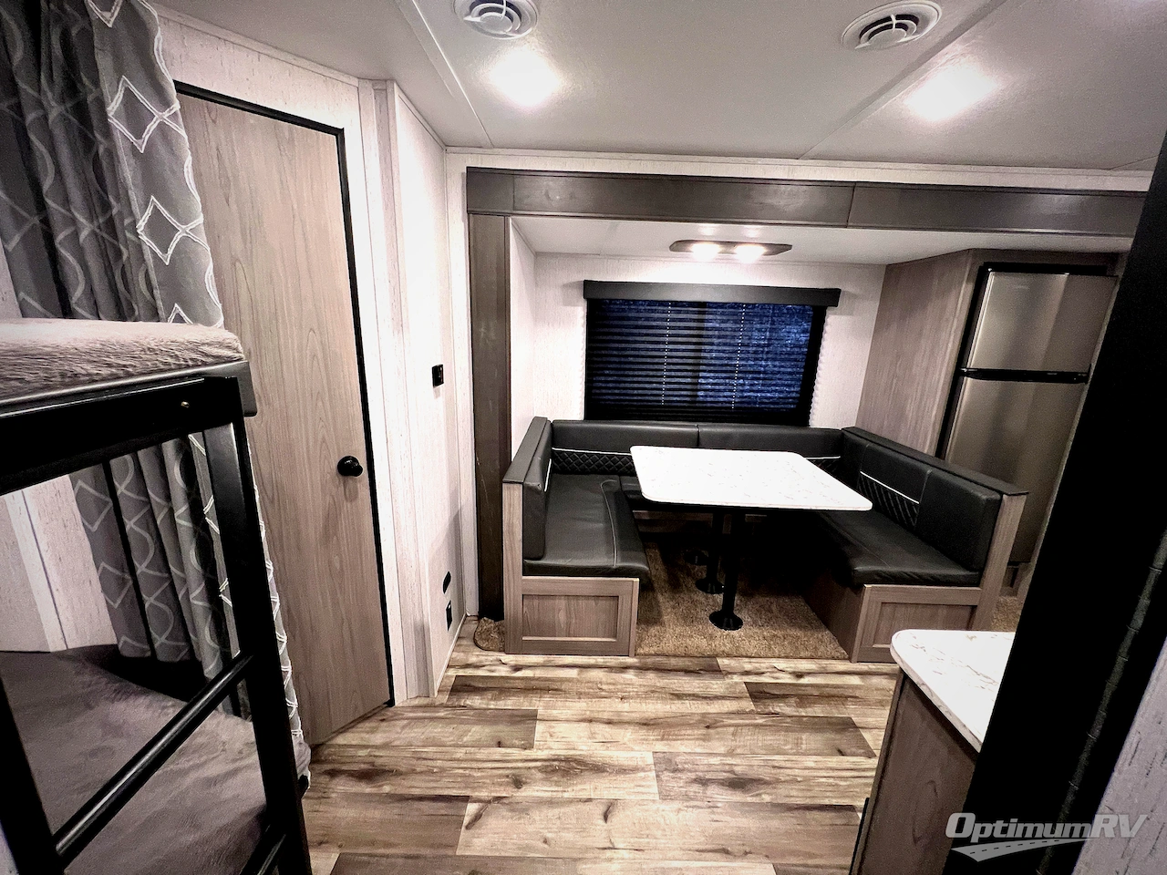 2022 Dutchmen Coleman Lantern Series 242BH Photo 6