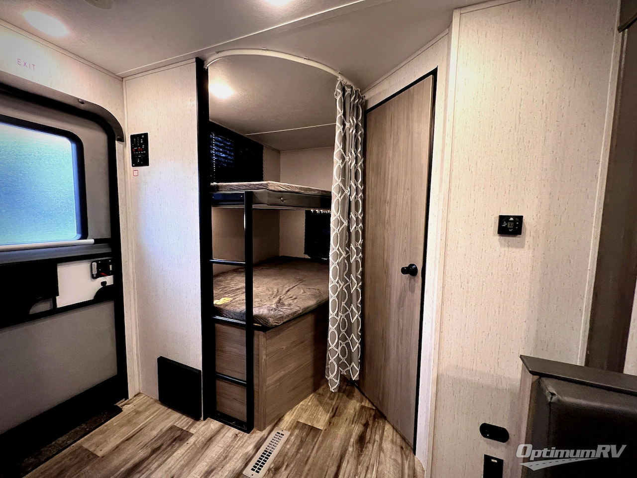 2022 Dutchmen Coleman Lantern Series 242BH Photo 7