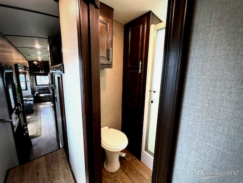 2019 Jayco North Point 377RLBH RV Photo 4