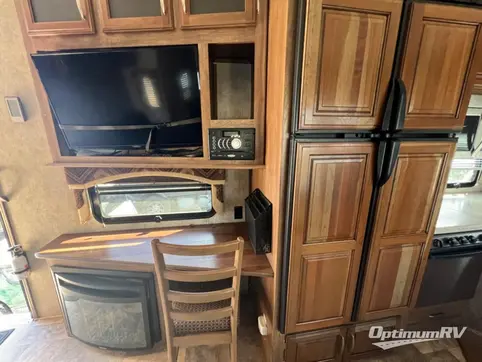 2015 Keystone Montana 293RK RV Photo 3