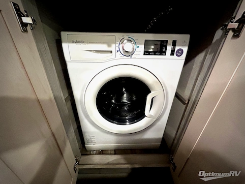 2022 Keystone Montana High Country 377FL RV Photo 4