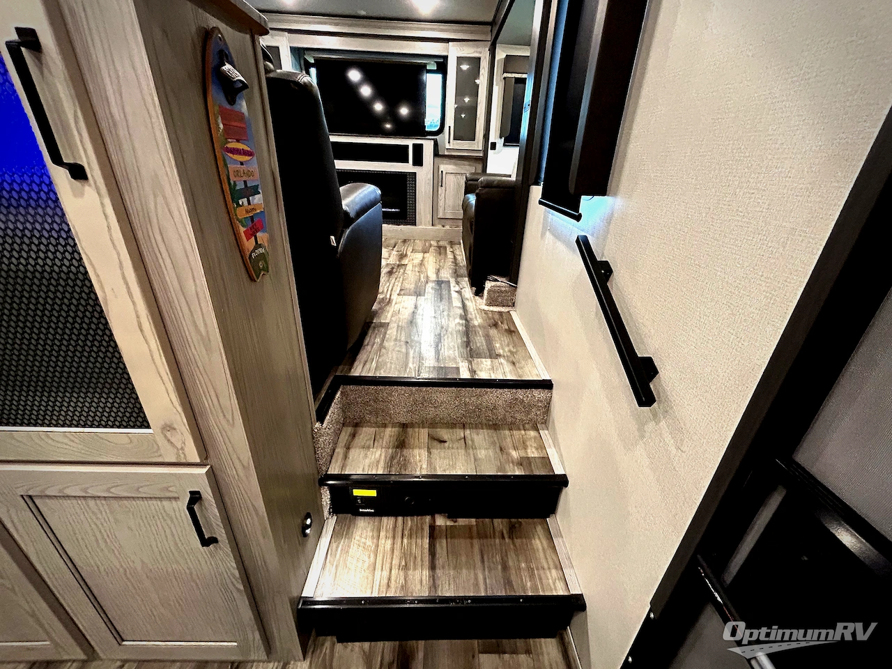 2022 Keystone Montana High Country 377FL Photo 6