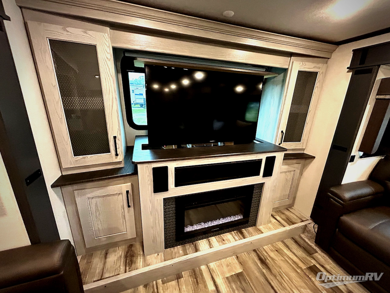 2022 Keystone Montana High Country 377FL Photo 9