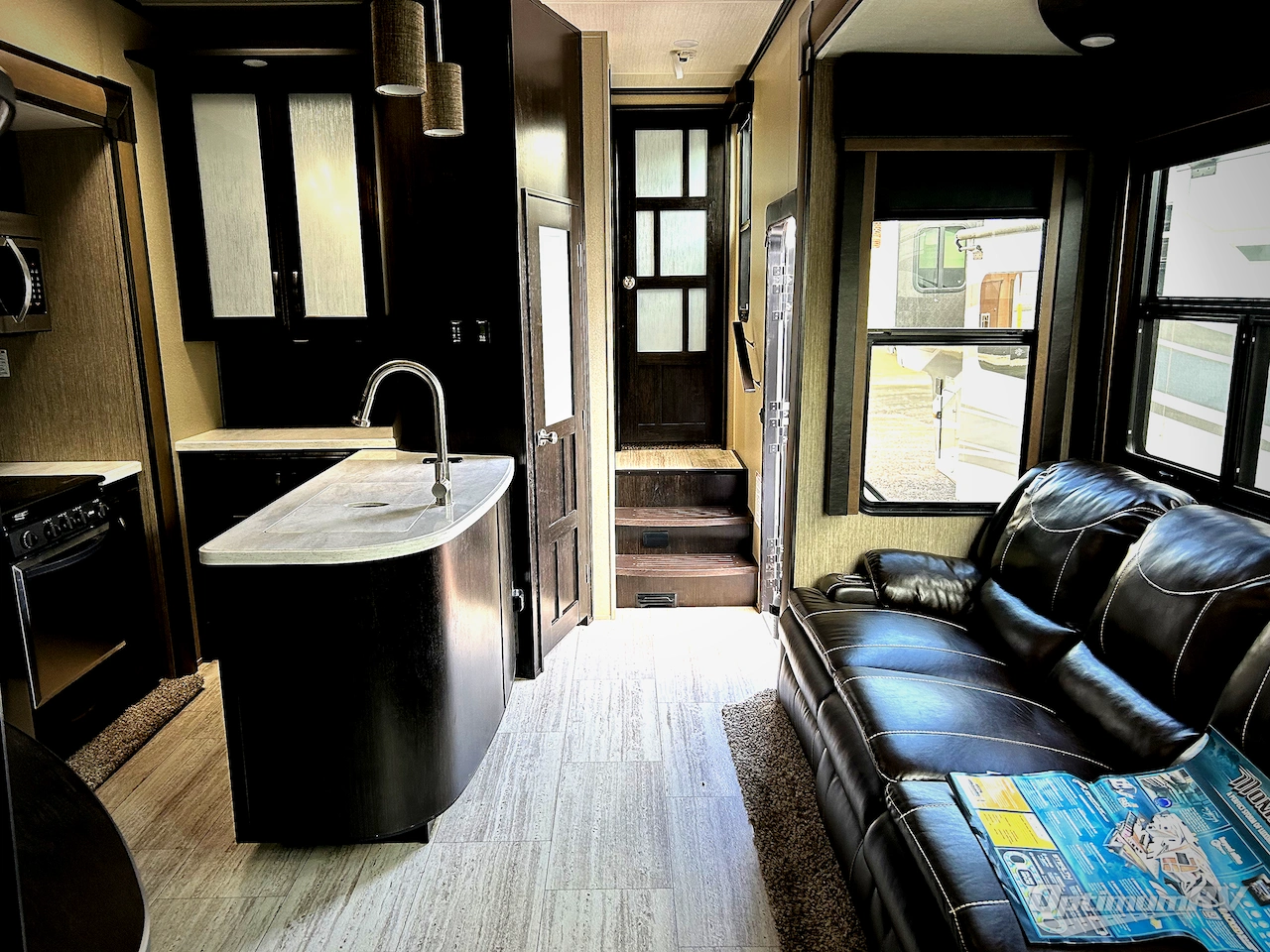 2018 Grand Design Momentum M-Class 350M Photo 5
