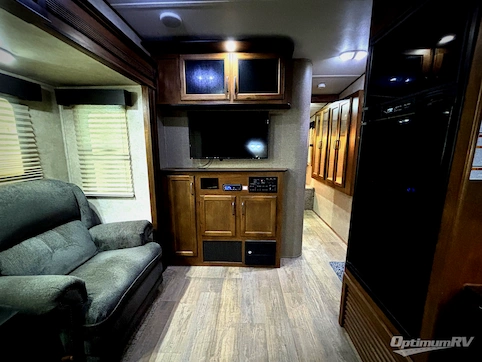 2016 Keystone Carbon 31 RV Photo 2