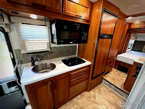 2017 Jayco Melbourne 24M RV Photo 3
