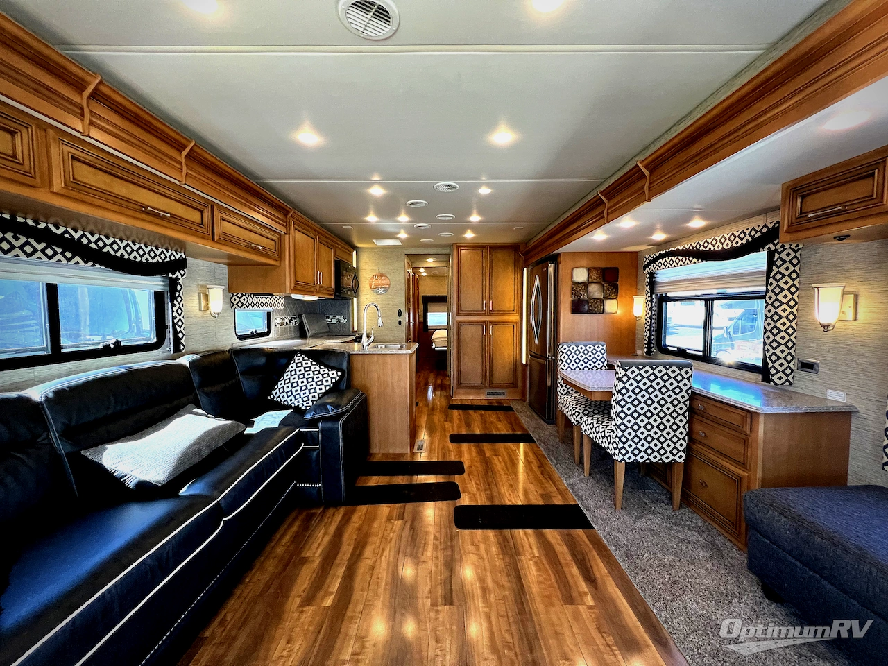 2016 Newmar Canyon Star 3914 Photo 2