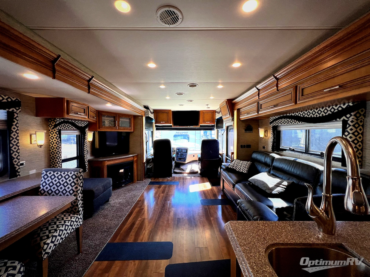 2016 Newmar Canyon Star 3914 Photo 3