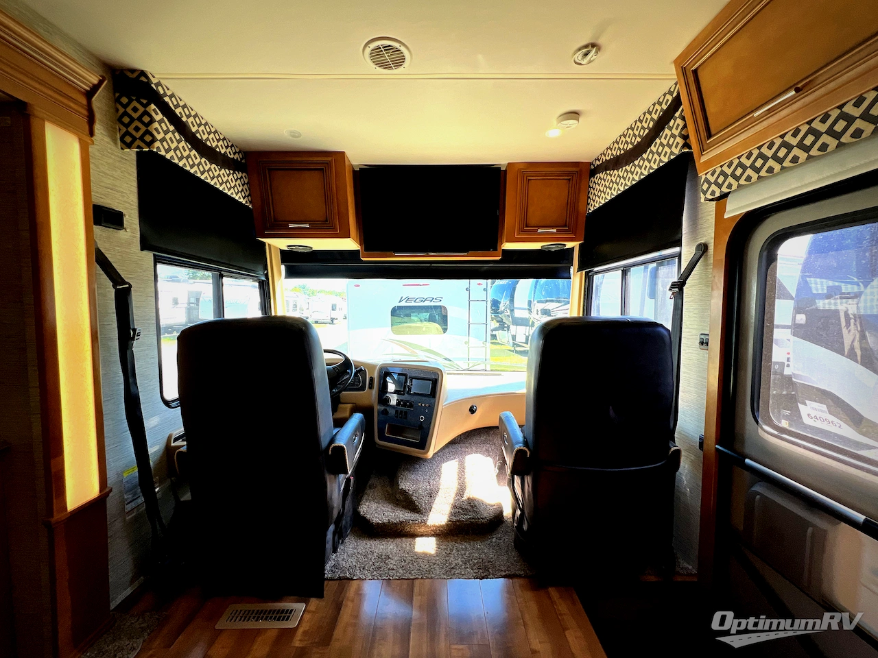 2016 Newmar Canyon Star 3914 Photo 4