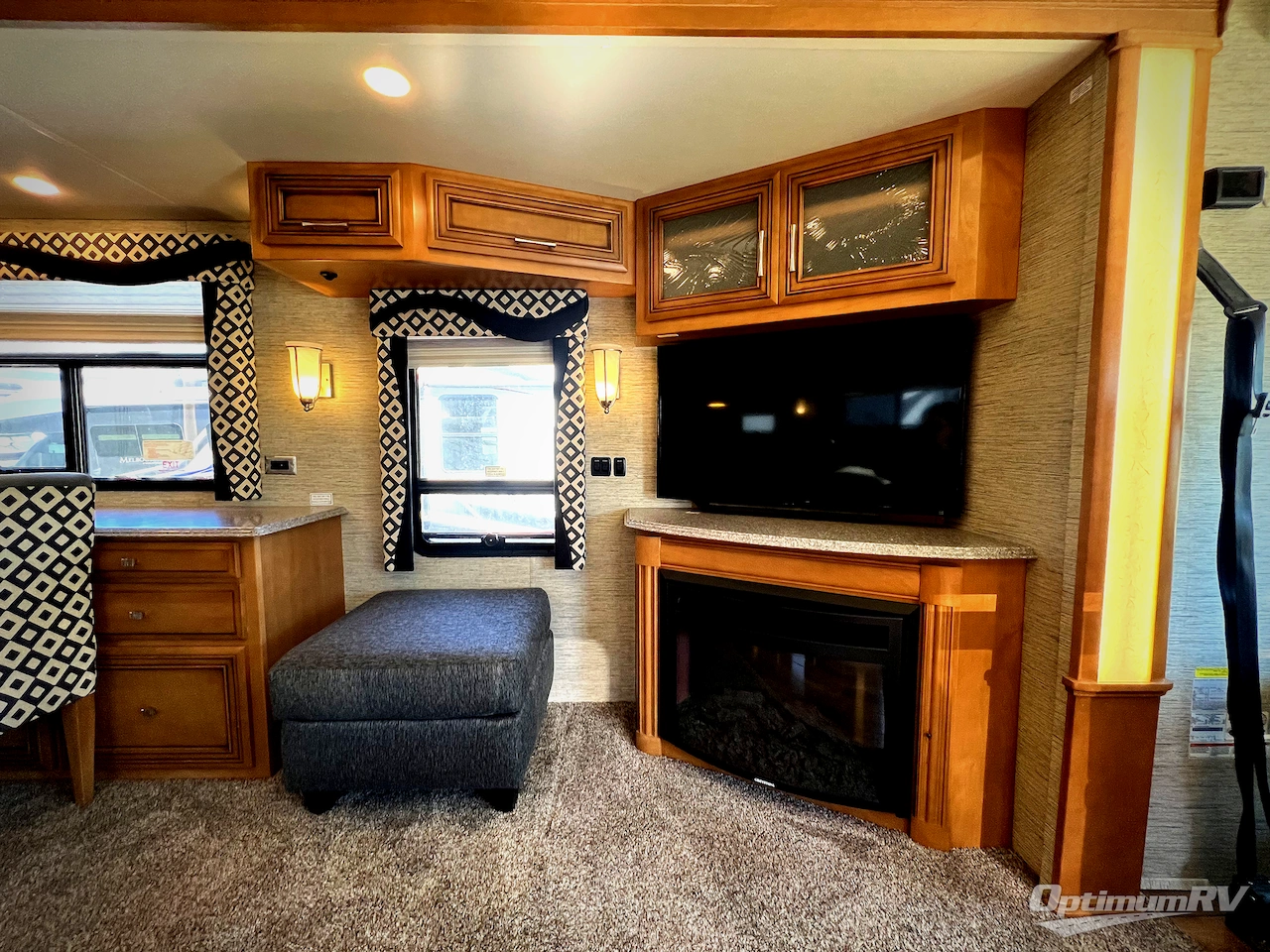2016 Newmar Canyon Star 3914 Photo 8