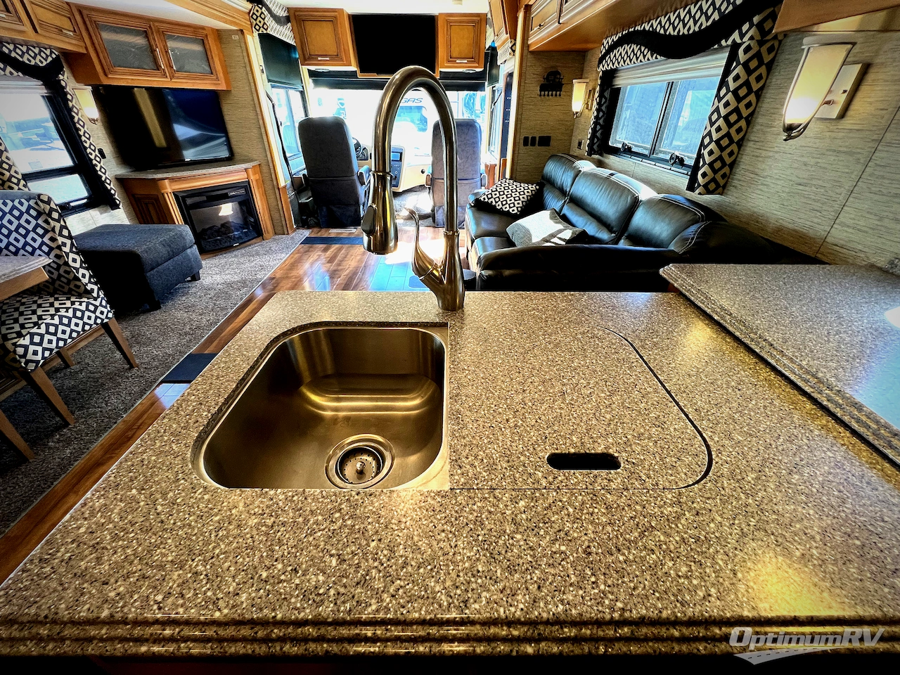 2016 Newmar Canyon Star 3914 Photo 16