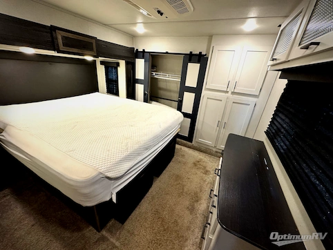 2021 Keystone Sprinter Limited 3570LFT RV Photo 2
