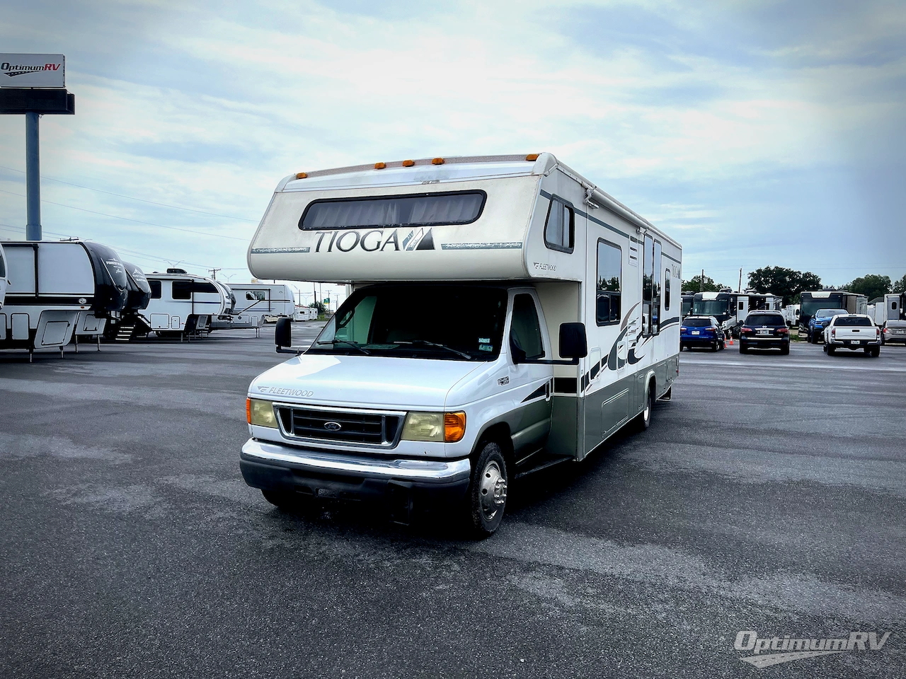 2005 Fleetwood Tioga 31M Photo 2