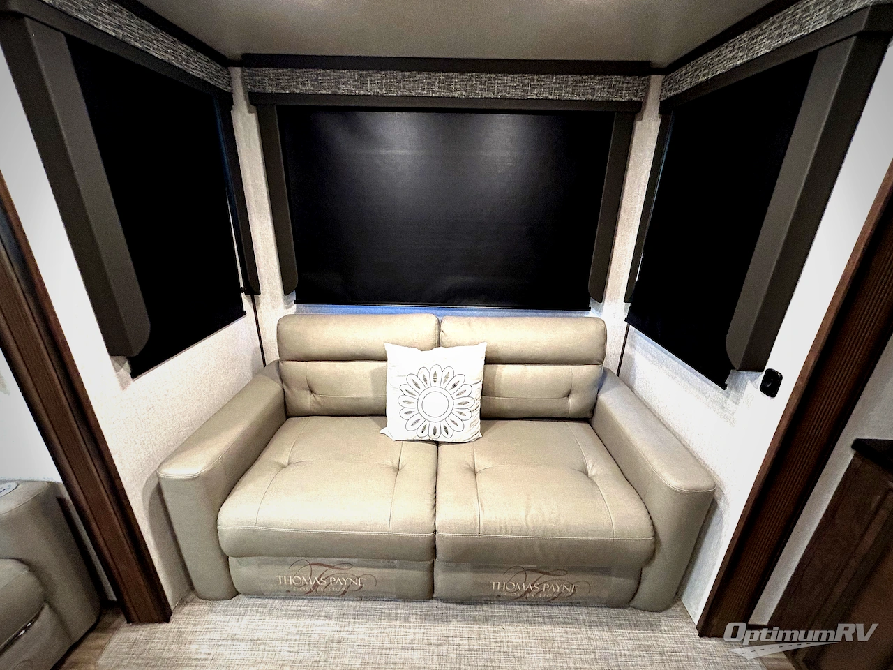 2021 KZ Durango D326RLT Photo 7