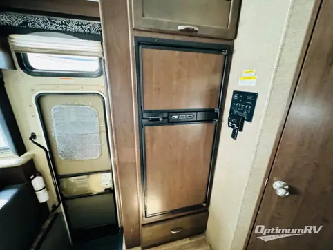 2019 Thor ACE 32.1 RV Photo 3