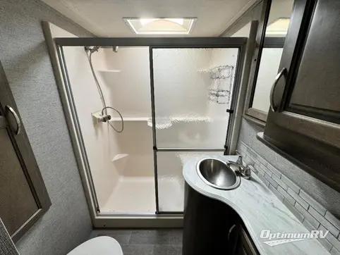 2018 Dutchmen Voltage V3605 RV Photo 4