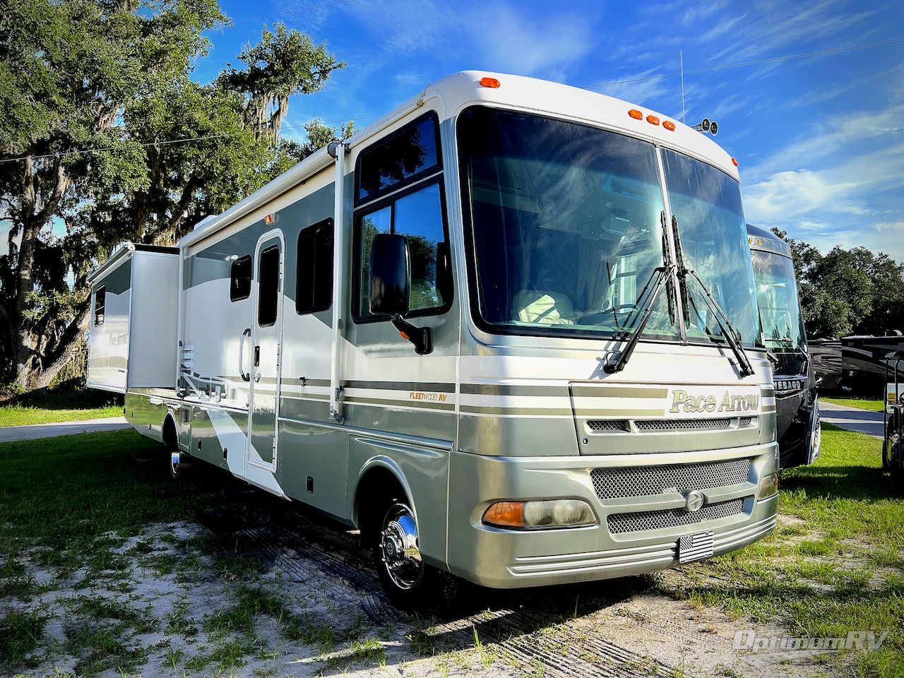 2003 Fleetwood Pace Arrow 36R Photo 1