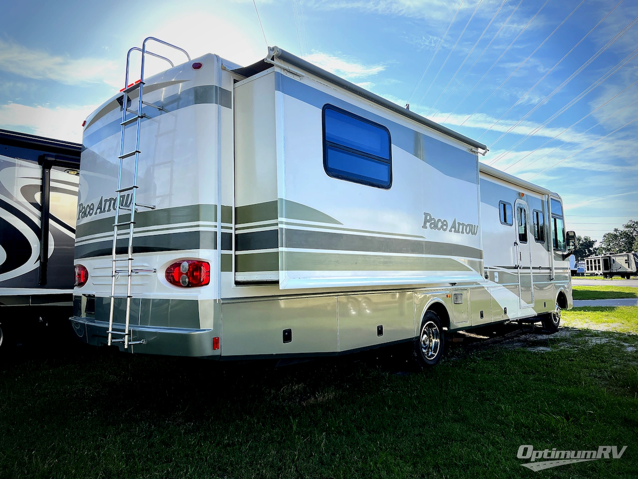 2003 Fleetwood Pace Arrow 36R Photo 3