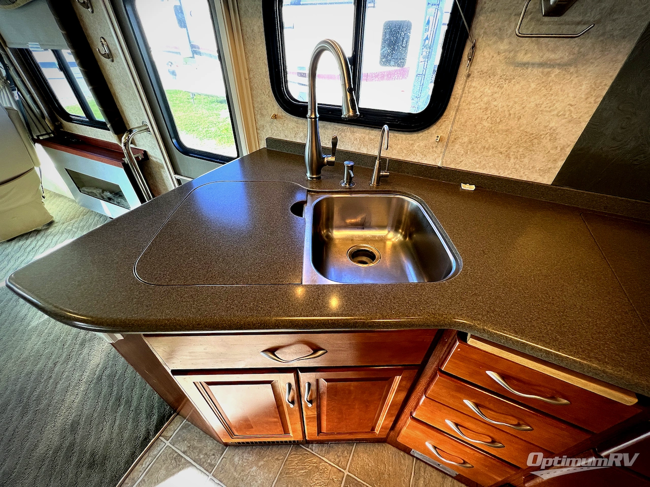 2003 Fleetwood Pace Arrow 36R Photo 12