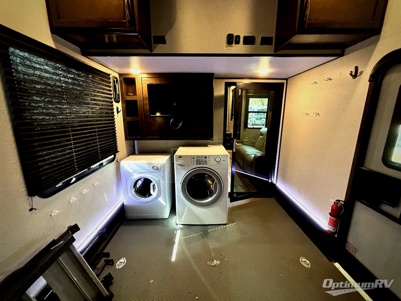 2021 Dutchmen Voltage 3635 Photo 17