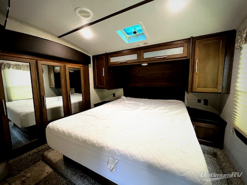 2019 Keystone Cougar Half-Ton Series 25RES RV Photo 4