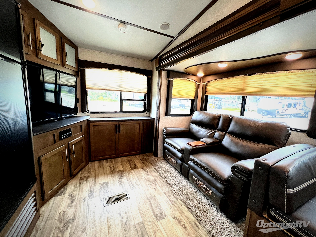 2019 Keystone Cougar Half-Ton Series 25RES Photo 6