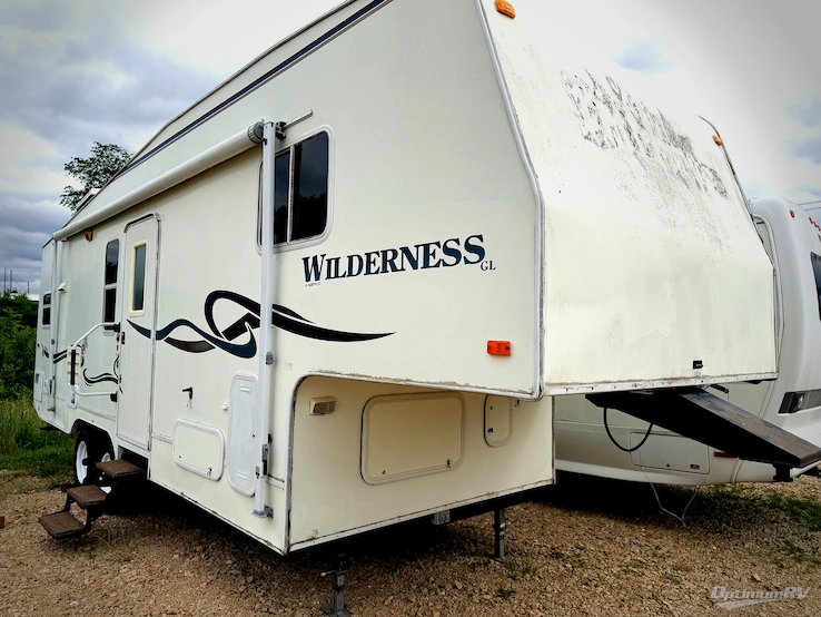 1999 Fleetwood Wilderness 275J RV Photo 1