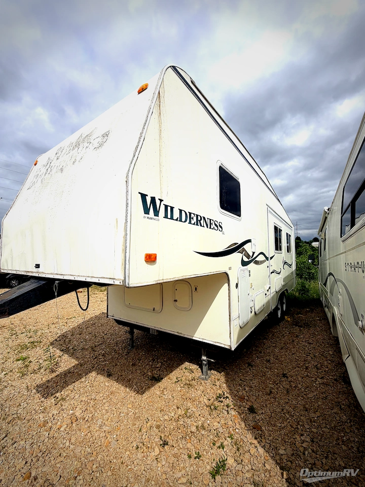 1999 Fleetwood Wilderness 275J Photo 4