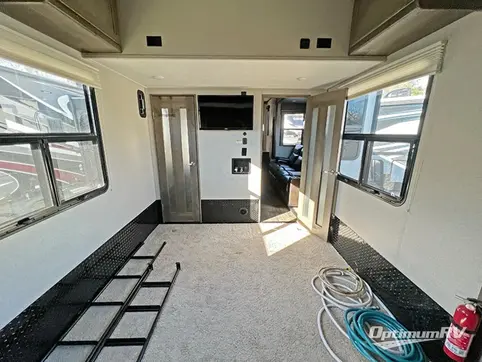 2019 Dutchmen Voltage V3915 RV Photo 4