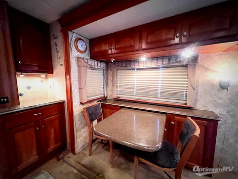 2005 Country Coach Allure 430 Hood River 400 RV Photo 4