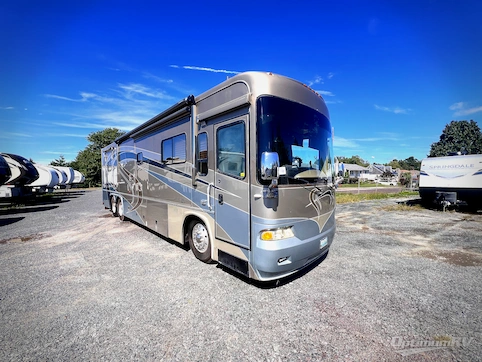 Used 2005 Country Coach Allure 430 Hood River 400 Featured Photo